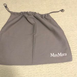 MaxMara dust cover tote for pocket book.